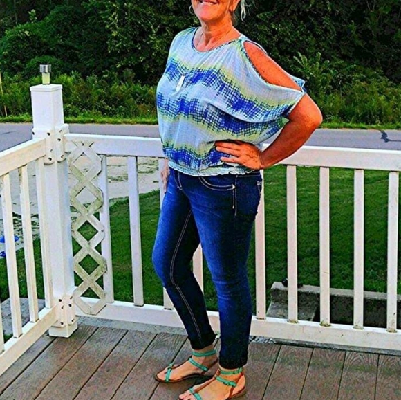 By & By sheer butterfly style shirt - Picture 8 of 8